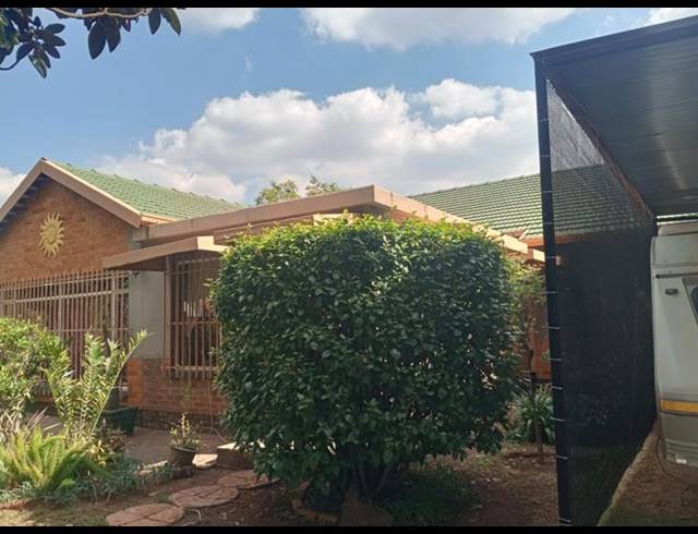 5 BEDROOM FREESTANDING FOR SALE IN BIRCHLEIGH